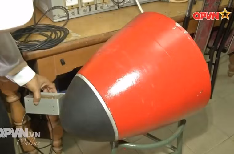 Với những tiến bộ trong việc nghiên cứu công nghệ thủy âm đã giúp Viện Kỹ thuật Hải quân nghiên cứu, chế tạo thành công đầu tự dẫn của ngư lôi. Nguồn ảnh: QPVN