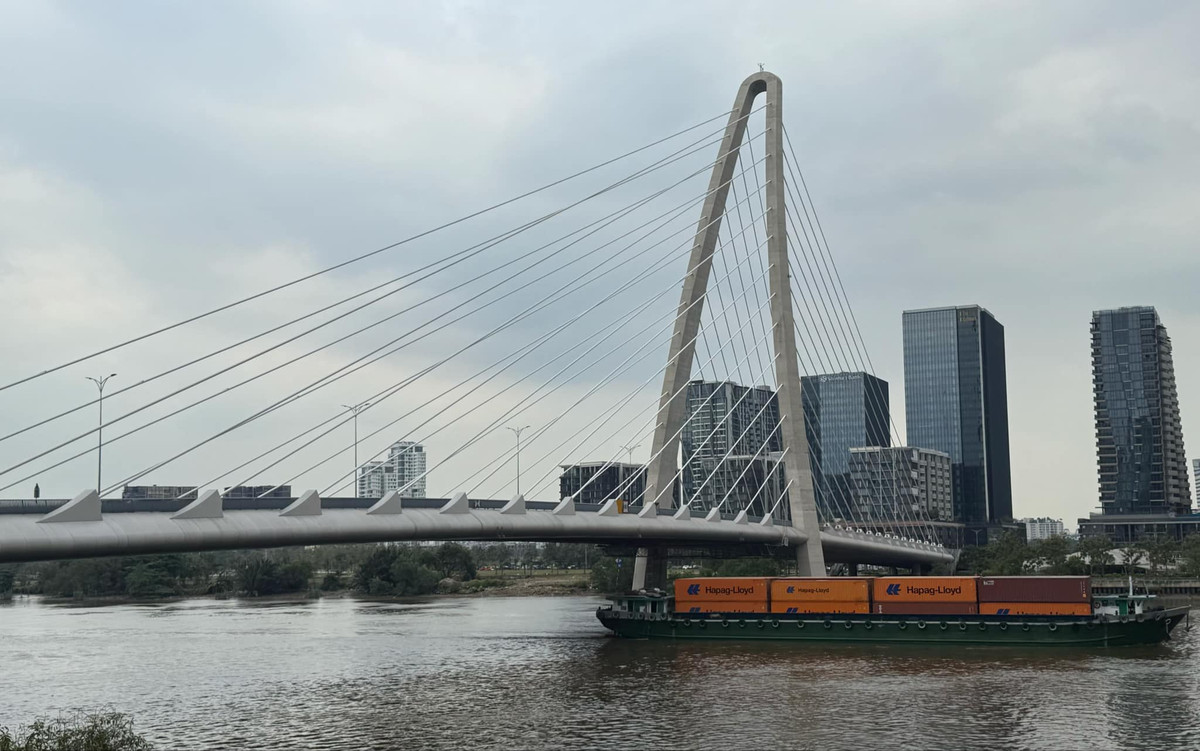 Cầu Ba Son được hoàn thành vào tháng 4/2022, góp phần giảm áp lực giao thông đối với các tuyến đường lân cận như đường Nguyễn Hữu Cảnh, hầm vượt sông Sài Gòn. &gt;&gt;&gt; Mời độc giả xem thêm video Ngỡ ngàng cây cầu “đi trên mây” dùng tên lửa để xây dựng: