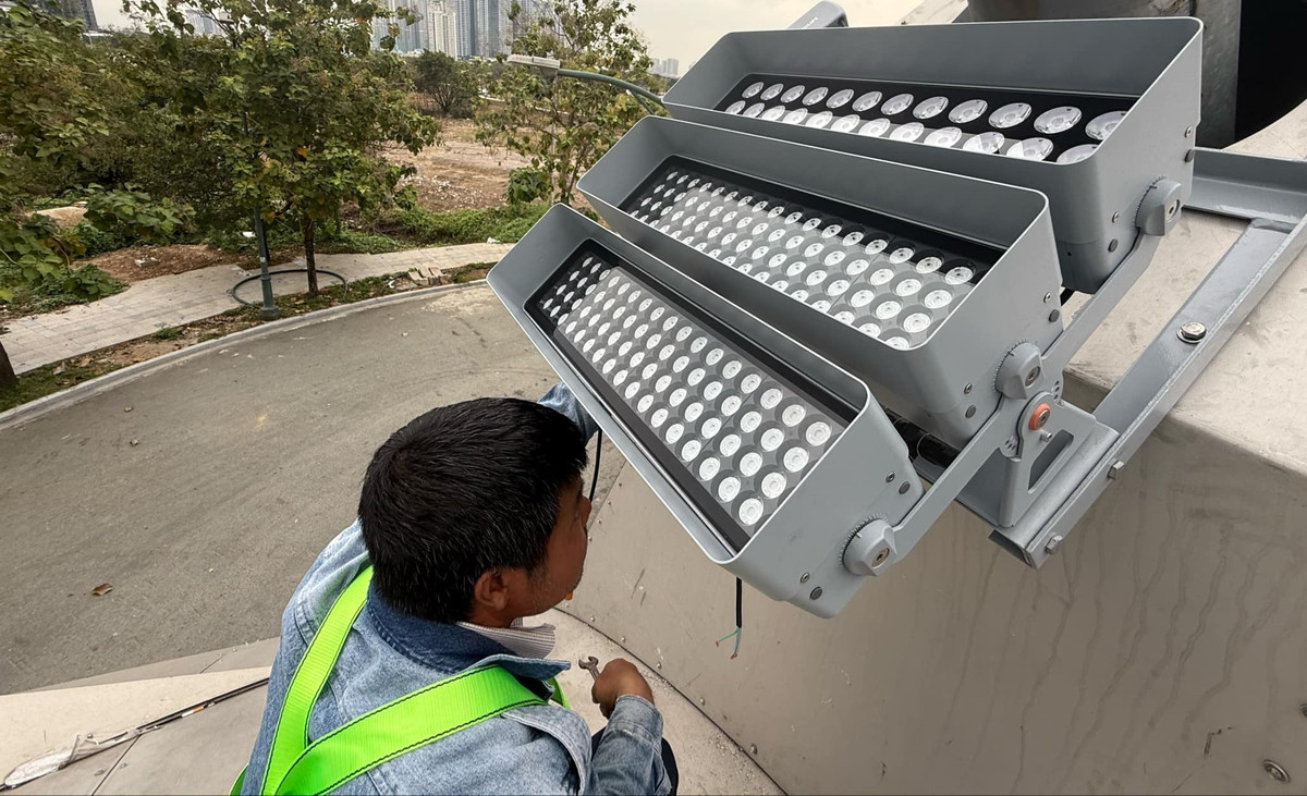 Cầu Ba Son là một trong những biểu tượng của TP HCM, nối quận 1 và TP Thủ Đức. Từ khi chính thức đi vào hoạt động đến nay, cầu Ba Son luôn thu hút sự chú ý của đông đảo người dân, du khách đến chụp ảnh.