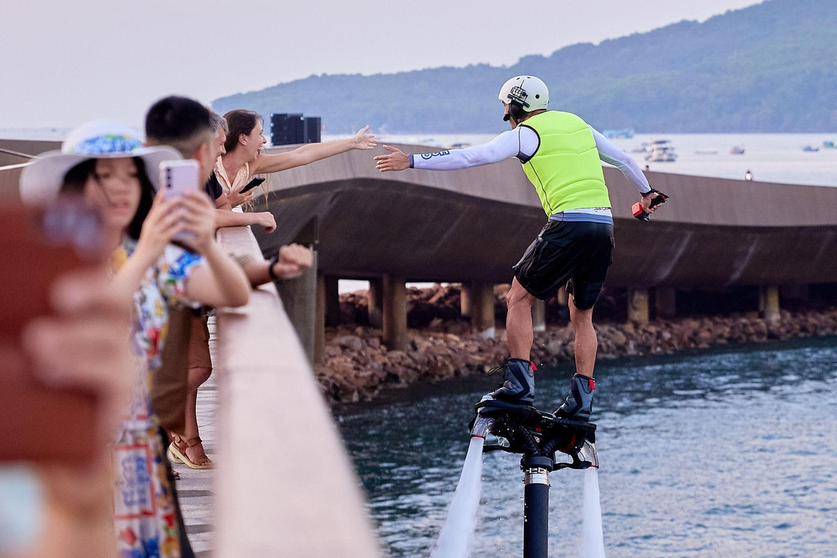 He lo hai show “bom tan” sap do bo Nam Phu Quoc thang 11-Hinh-3