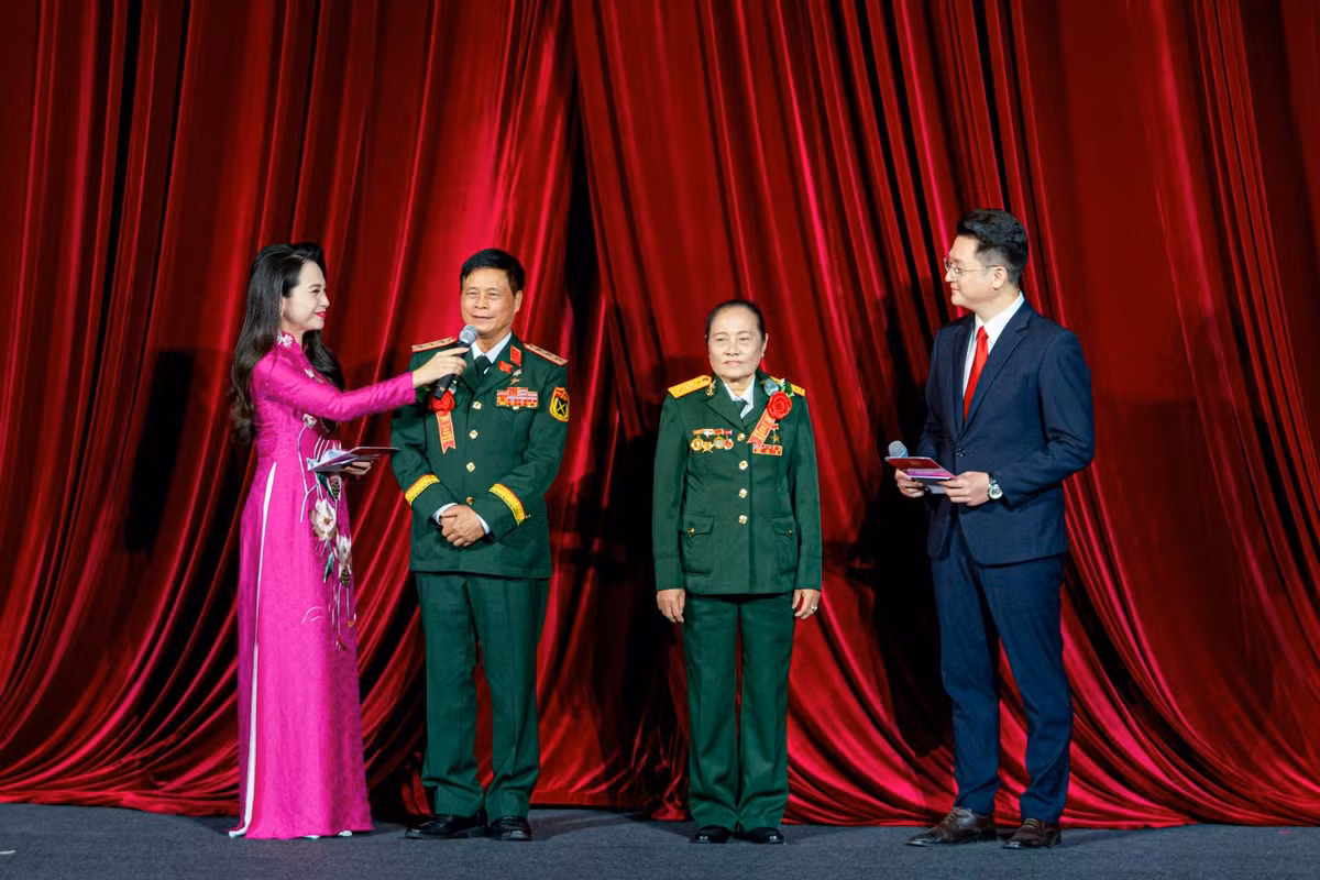 Chuong trinh nghe thuat “Dang trong mua xuan dai thang” tai Da Nang-Hinh-7