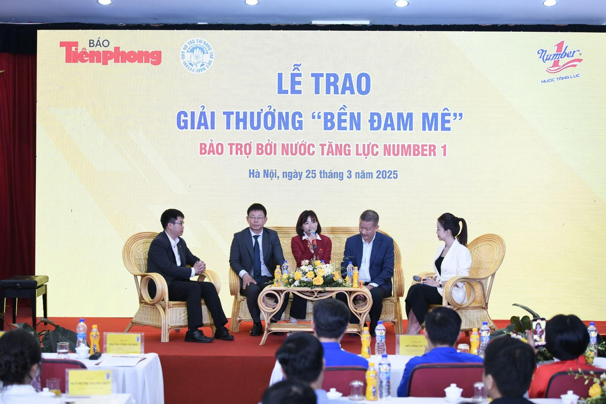 Giai thuong “Ben Dam Me”: Hai cau chuyen chung mot ngon lua dam me-Hinh-4