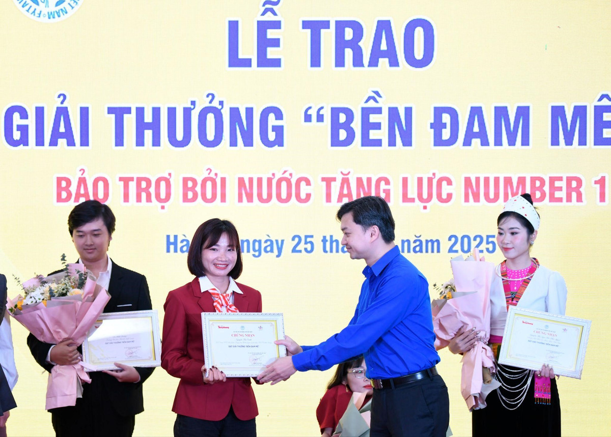 Giai thuong “Ben Dam Me”: Hai cau chuyen chung mot ngon lua dam me-Hinh-3