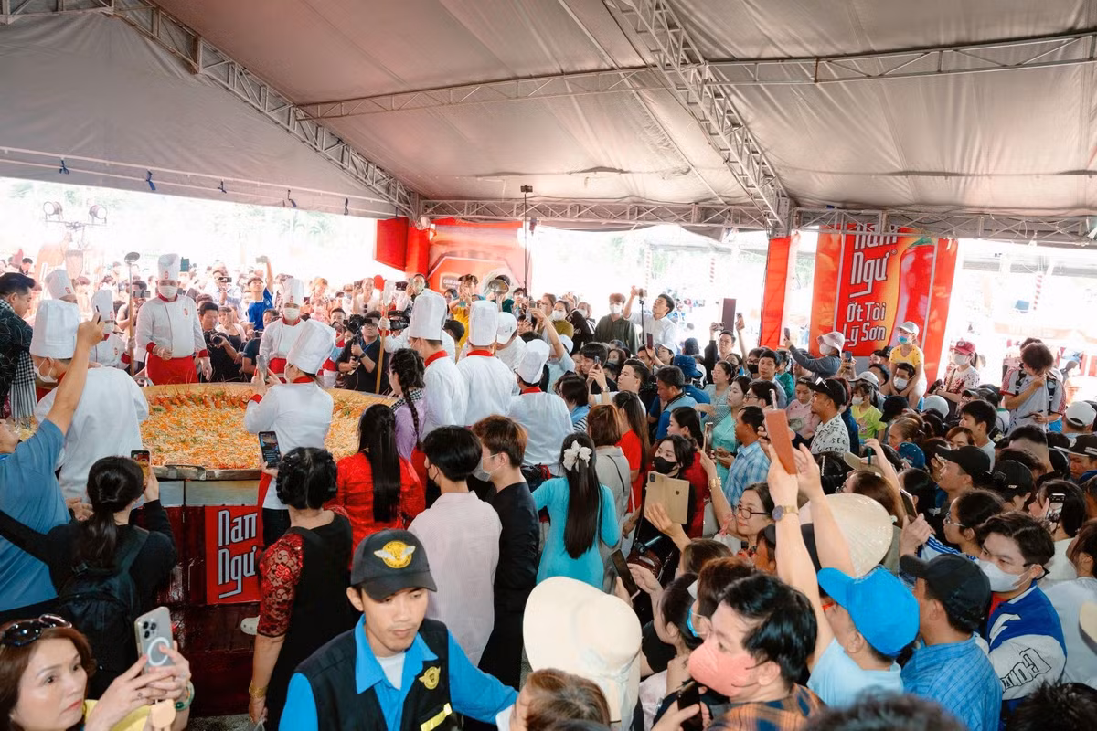 Nuoc mam Nam Ngu va banh xeo khong lo thu hut thuc khach-Hinh-4