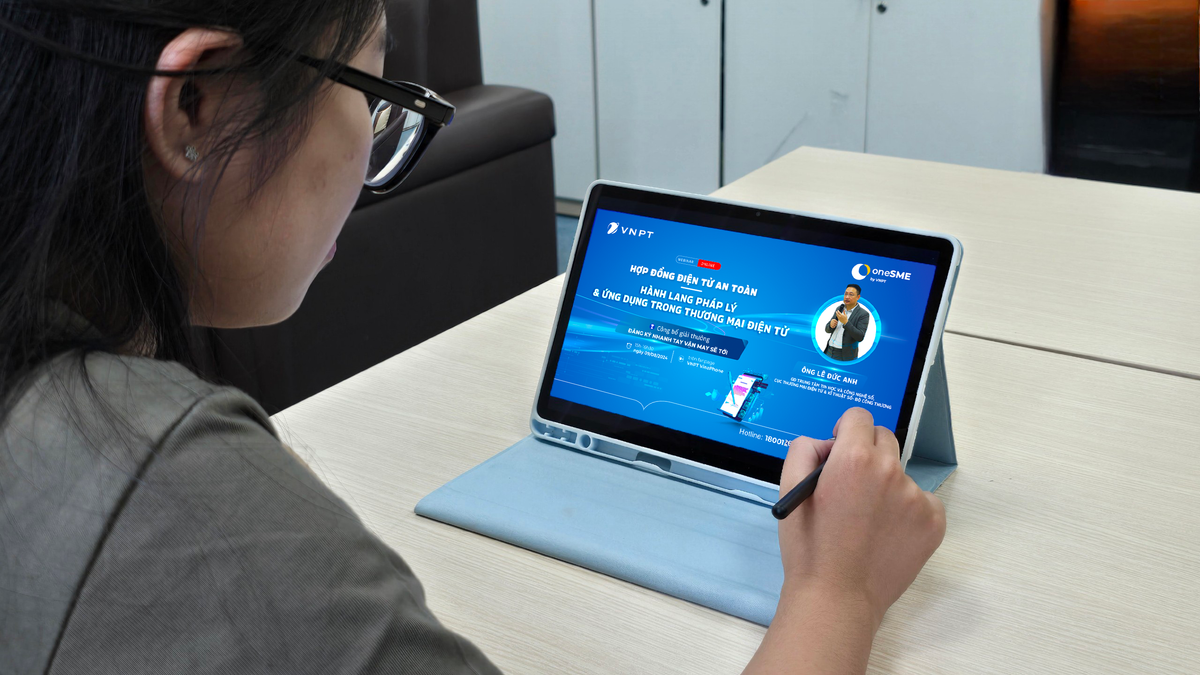 Livestream chia se “Hop dong dien tu an toan- hanh lang phap ly va ung dung trong thuong mai dien tu” ​
