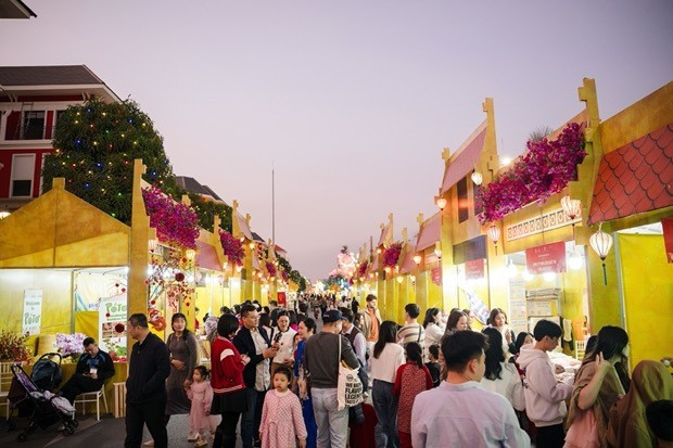 Suc hut cua “Vu tru Vin”: 6 ngay don hon 11 trieu luot khach-Hinh-2