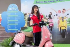 Xe máy điện VinFast ‘khuấy đảo’ trường học Nhỏ gọn, cá tính thân thiện - Hình 3 Xe may dien VinFast ‘khuay dao’ truong hoc Nho gon, ca tinh than thien-Hinh-3