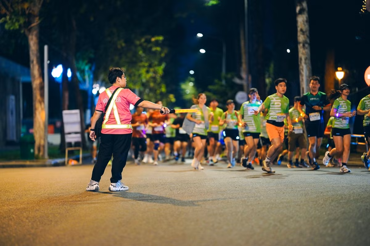 VPBank VnExpress Marathon Ho Chi Minh City Midnight – cung duong soi dong-Hinh-3