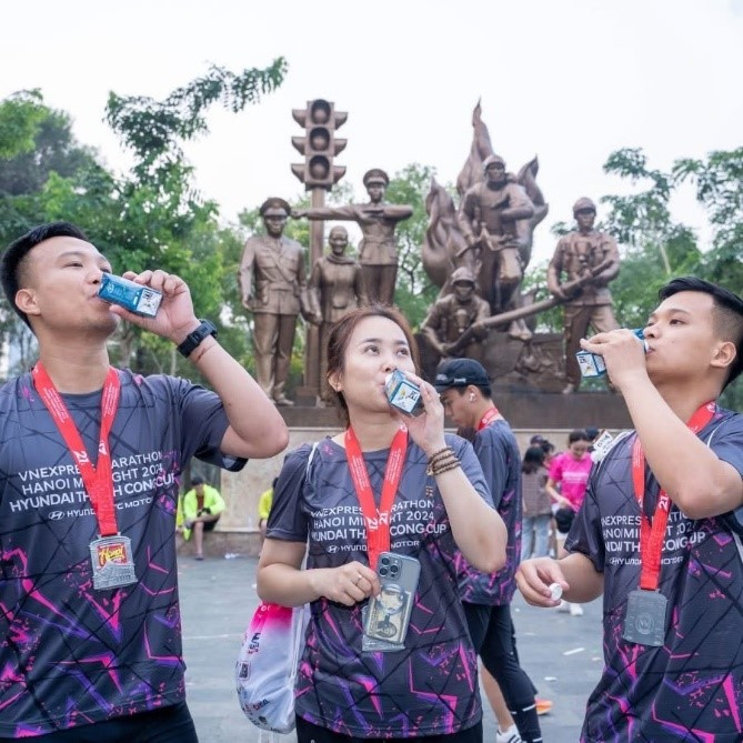 1,5 năm từ ngày đổi LOGO ,VINAMILK thay đổi thế nào - Hình 3 1,5 nam tu ngay doi LOGO ,VINAMILK thay doi the nao-Hinh-3