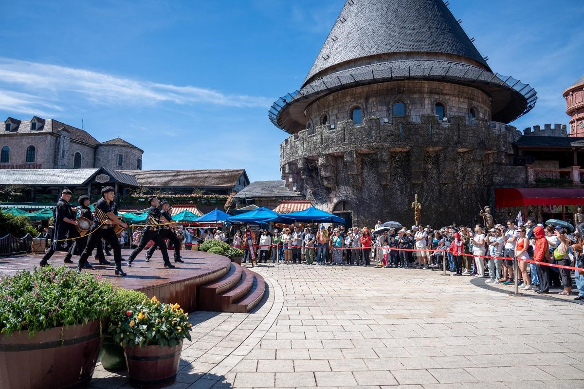 Khong khi du lich 3 mien nhon nhip dip Gio To Vung Vuong-Hinh-2