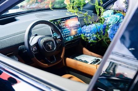 Khach hang noi ve “bo ba sieu dang” Vinfast VF7, VF8 , VF9-Hinh-5