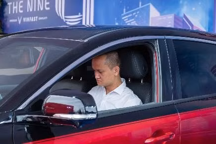 Khách hàng nói về “bộ ba siêu đẳng” Vinfast VF7, VF8 , VF9 - Hình 8 Khach hang noi ve “bo ba sieu dang” Vinfast VF7, VF8 , VF9-Hinh-8