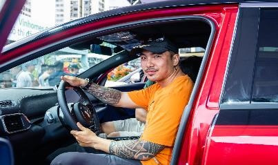 Khach hang noi ve “bo ba sieu dang” Vinfast VF7, VF8 , VF9-Hinh-2