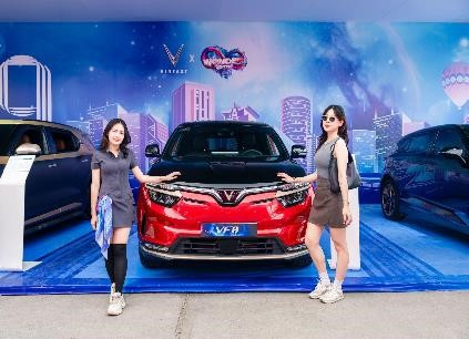 Khach hang noi ve “bo ba sieu dang” Vinfast VF7, VF8 , VF9-Hinh-10