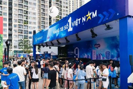 Khach hang noi ve “bo ba sieu dang” Vinfast VF7, VF8 , VF9