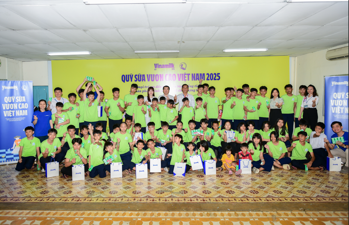 VINAMILK mang niềm vui uống sữa đến với 11.000 trẻ em - Hình 4 VINAMILK mang niem vui uong sua den voi 11.000 tre em-Hinh-4