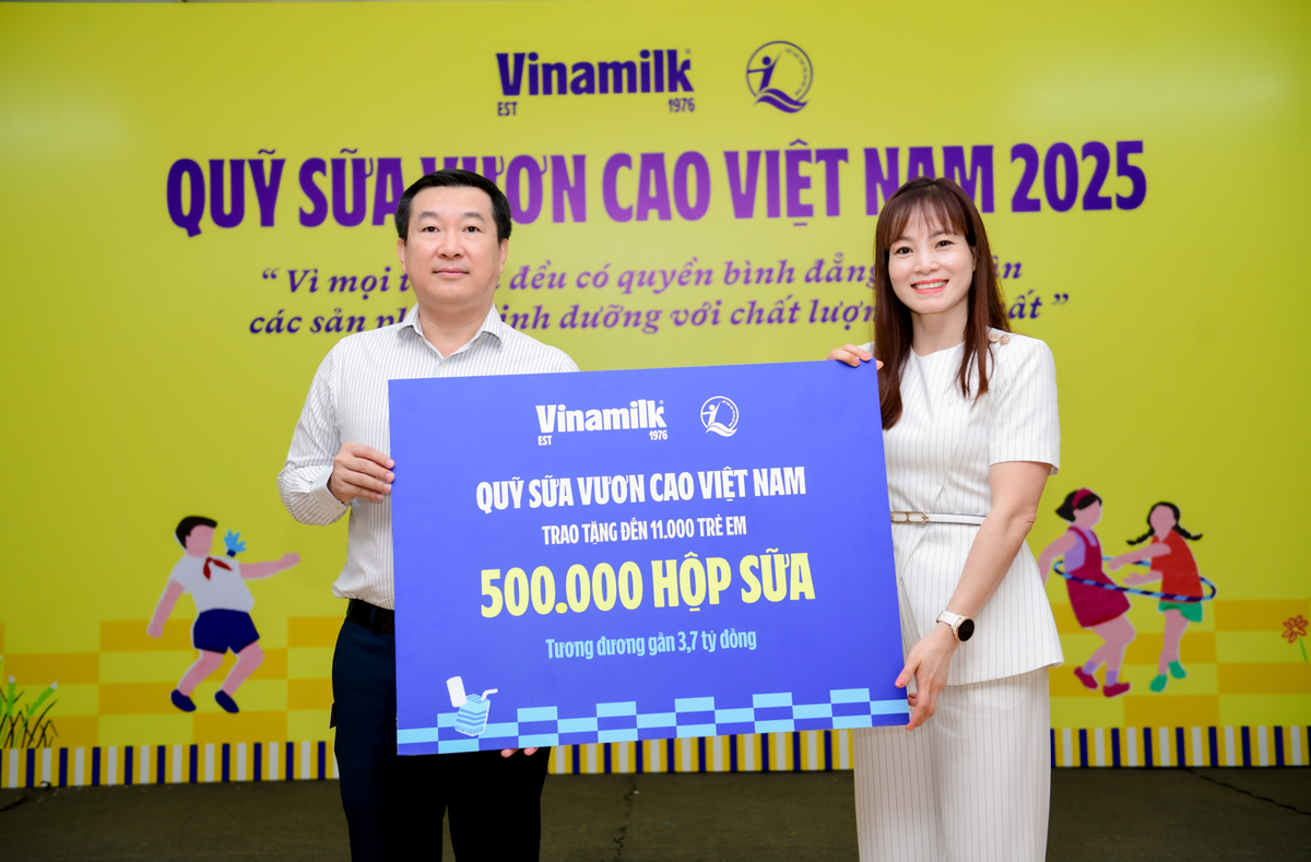 VINAMILK mang niềm vui uống sữa đến với 11.000 trẻ em VINAMILK mang niem vui uong sua den voi 11.000 tre em