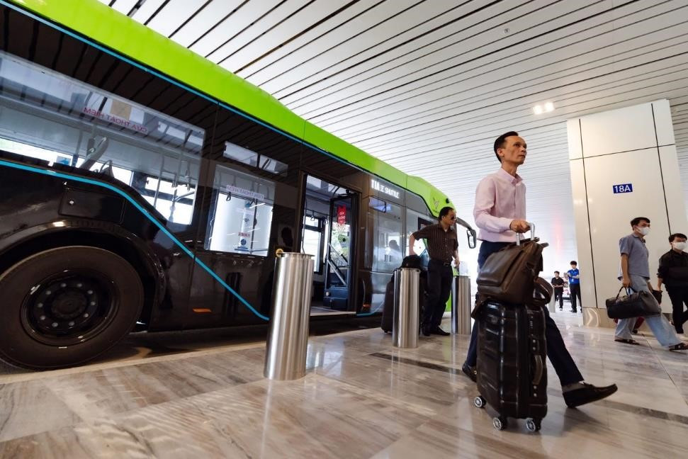 VinBus vận hành tuyến buýt điện độc quyền kết nối ba nhà ga - Hình 2 VinBus van hanh tuyen buyt dien doc quyen ket noi ba nha ga-Hinh-2