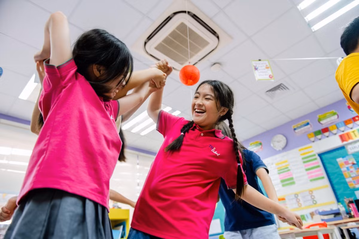 “Hạnh phúc trong Giáo dục”: Cơ hội khám phá phương pháp giáo dục toàn diện “Hanh phuc trong Giao duc”: Co hoi kham pha phuong phap giao duc toan dien