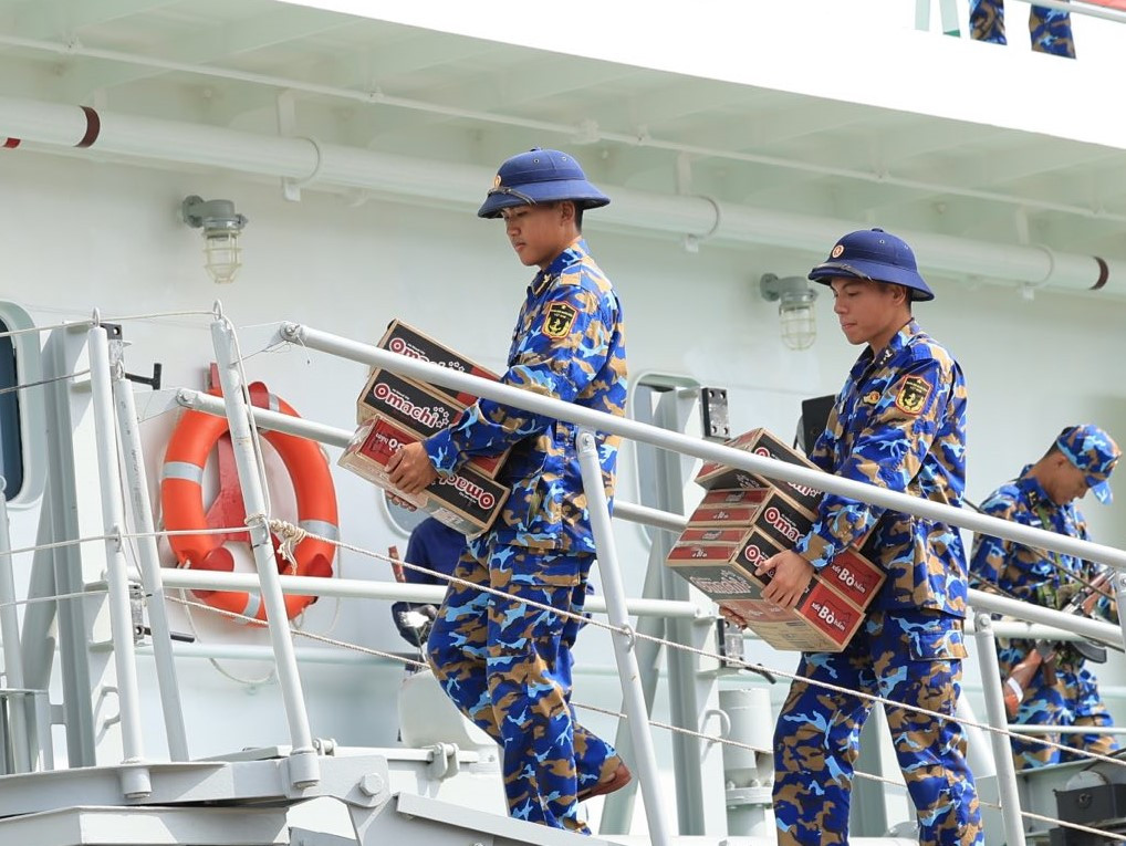 Omachi mang không khí xuân rạng rỡ đến với Trường Sa Omachi mang khong khi xuan rang ro den voi Truong Sa