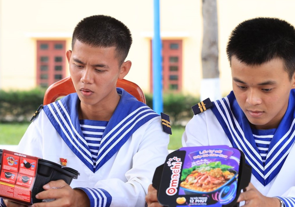 Omachi mang không khí xuân rạng rỡ đến với Trường Sa - Hình 4 Omachi mang khong khi xuan rang ro den voi Truong Sa-Hinh-4