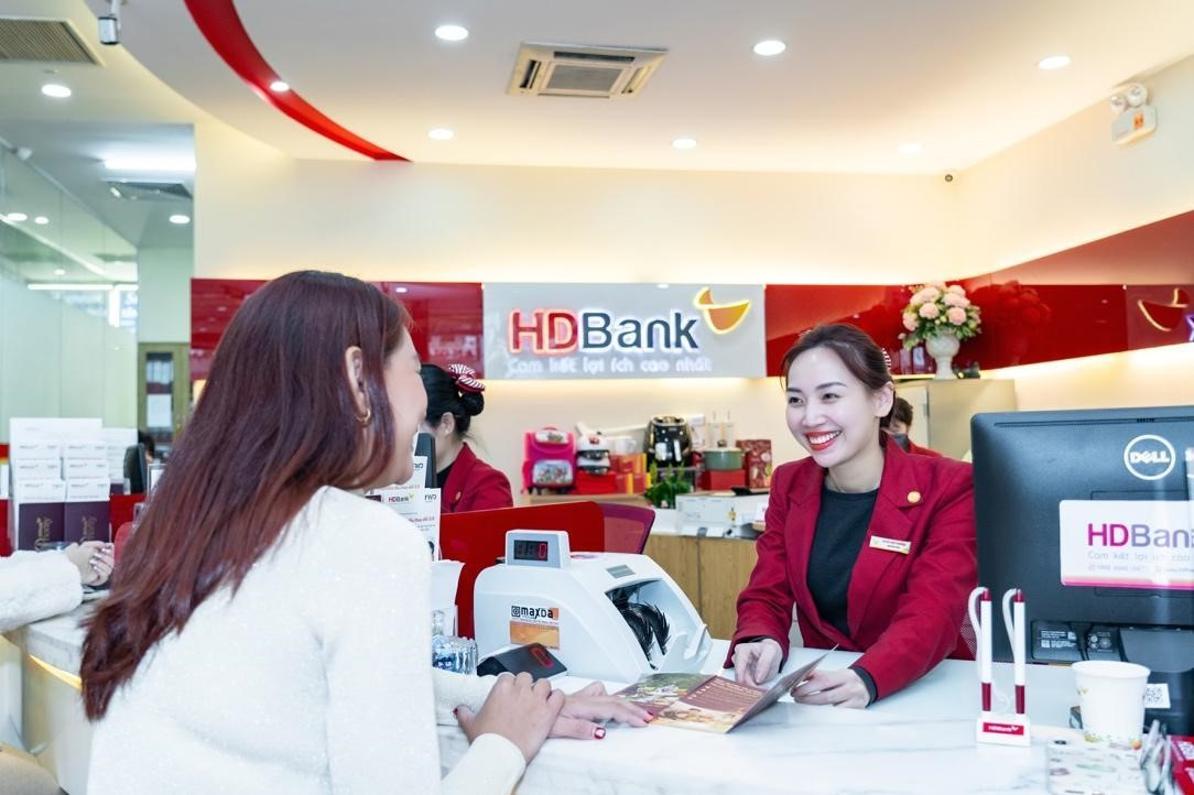 “Vay dai, tra nhe – HDBank tiep suc nguoi tre an cu“