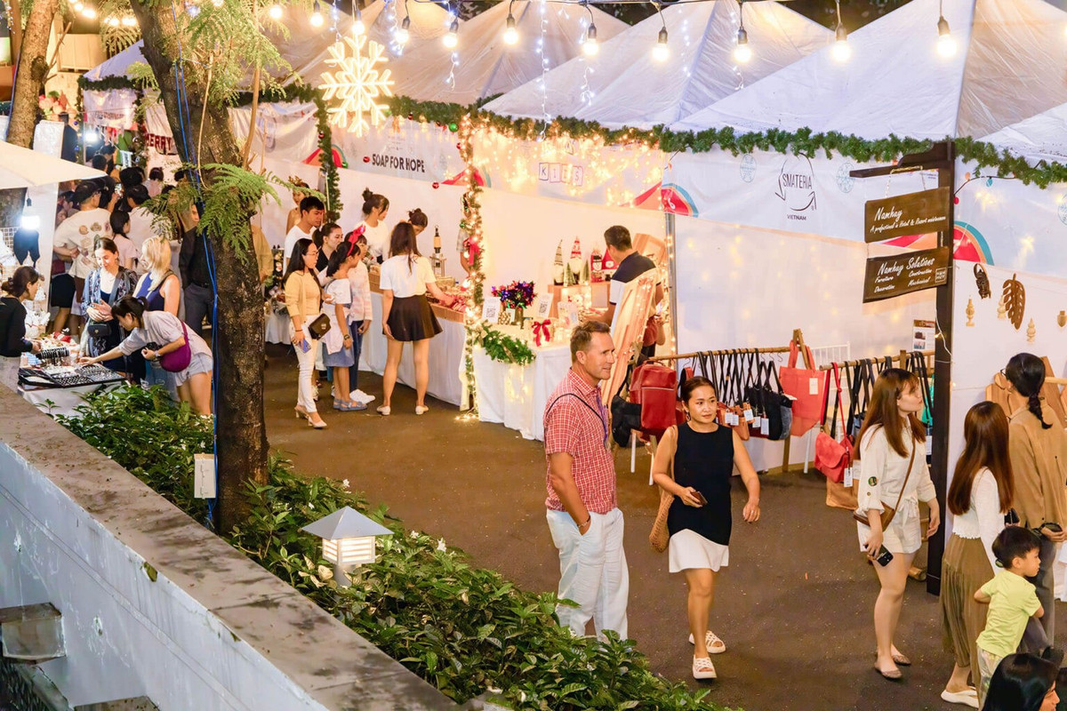 Tận hưởng không khí Giáng sinh đậm chất châu Âu “hot” nhất Đà Nẵng - Hình 4 Tan huong khong khi Giang sinh dam chat chau Au “hot” nhat Da Nang-Hinh-4