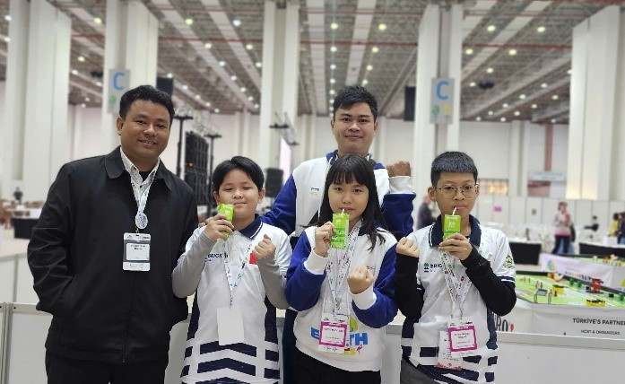 VINAMILK đồng hành các đội ROBOTACON VIỆT NAM tỏa sáng tại đấu trường - Hình 3 VINAMILK dong hanh cac doi ROBOTACON VIET NAM toa sang tai dau truong-Hinh-3