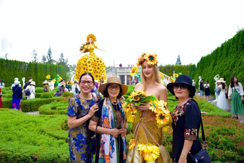 Sun World Ba Na Hills ruc ro sac vang Le hoi Hoa Mat troi-Hinh-4
