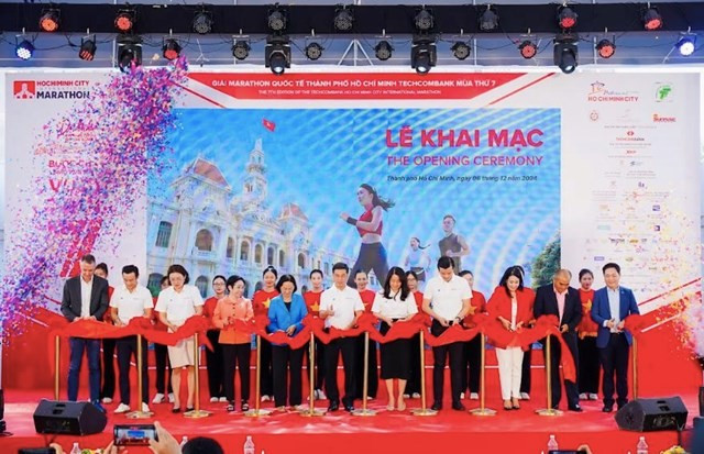 Khai mạc giải marathon quốc tế TP.HCM Techcombank lần thứ 7 Khai mac giai marathon quoc te TP.HCM Techcombank lan thu 7