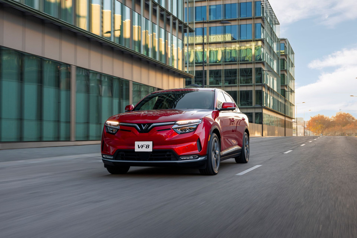 Tỷ phú Phạm Nhật Vượng chi 200 tỷ đồng khao quân - Hình 2 Ty phu Pham Nhat Vuong chi 200 ty dong khao quan-Hinh-2