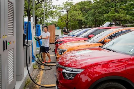 Trạm sạc phủ rộng, chủ xe VinFast tự tin trên mọi cung đường - Hình 2 Tram sac phu rong, chu xe VinFast tu tin tren moi cung duong-Hinh-2