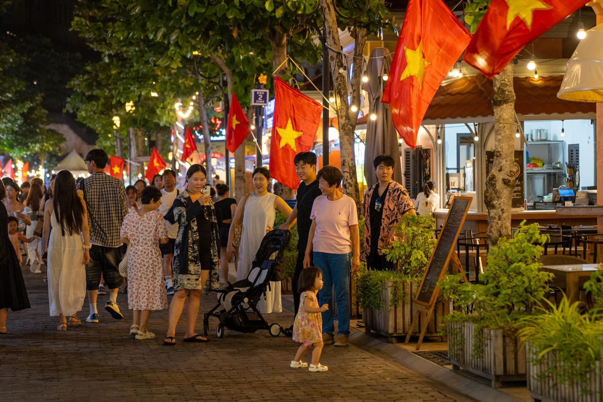 Nam dao Phu Quoc rop sac co hoa mung Quoc khanh 2/9-Hinh-7