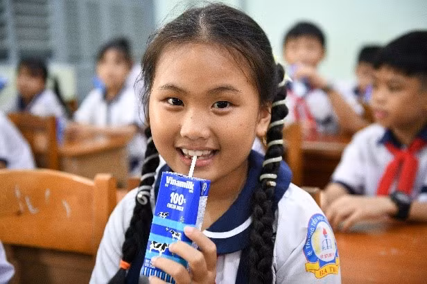 VINAMILK tang gan 200.000 hop sua cho tre em nhan ngay tuu truong-Hinh-6
