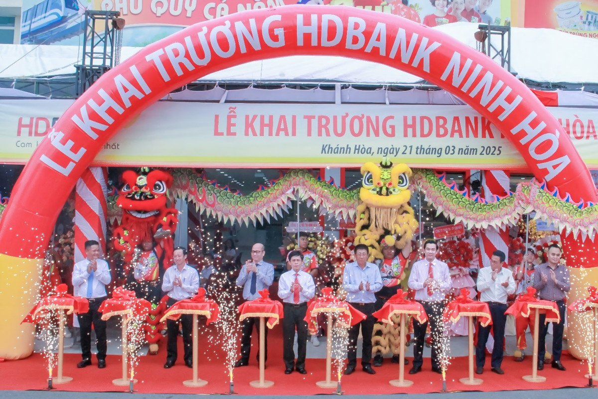 Khai trương HDBank Ninh Hoà- điểm giao dịch thứ 376 của HDBank Khai truong HDBank Ninh Hoa- diem giao dich thu 376 cua HDBank