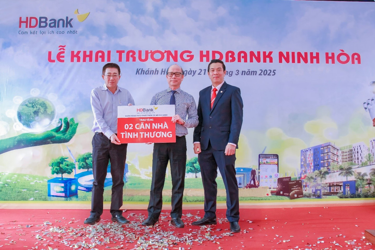Khai trương HDBank Ninh Hoà- điểm giao dịch thứ 376 của HDBank - Hình 3 Khai truong HDBank Ninh Hoa- diem giao dich thu 376 cua HDBank-Hinh-3