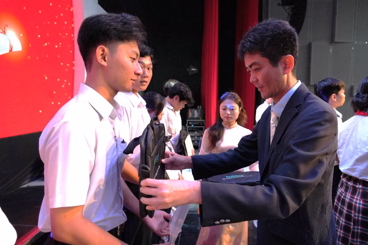 Ajinomoto Viet Nam tiep suc cho 400 hoc sinh vuot kho tinh Dong Nai-Hinh-3