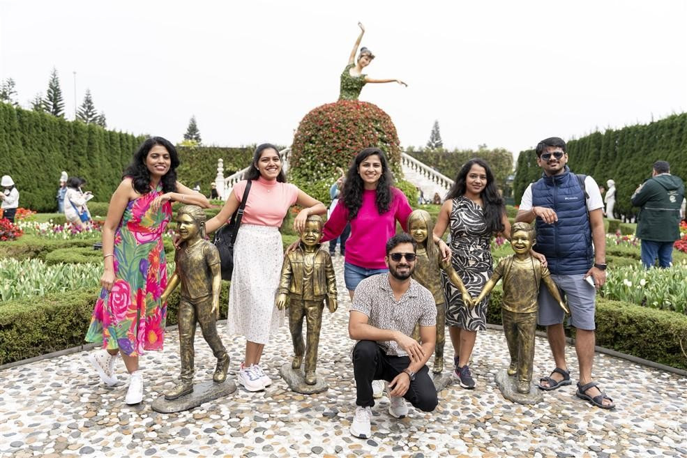 Du khach check in voi hang nghin bong tulip tren dinh Ba Na-Hinh-13