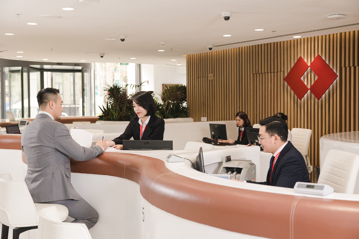 Techcombank được S&P Global Ratings xếp hạng “BB-” và triển vọng “ổn định” - Hình 2 Techcombank duoc S&P Global Ratings xep hang “BB-” va trien vong “on dinh”-Hinh-2