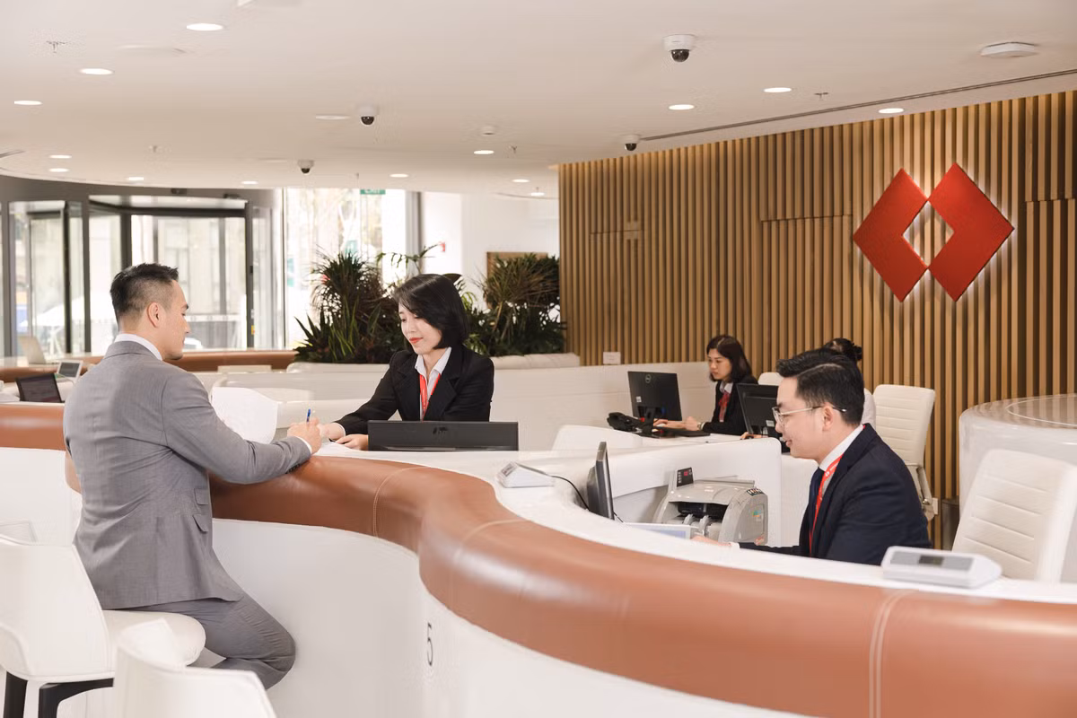 Techcombank duoc S&P Global Ratings xep hang “BB-” va trien vong “on dinh”-Hinh-2