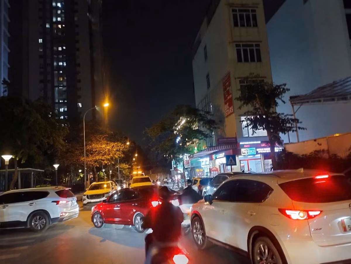 Ban Quan tri, Ban quan ly khu R Goldmark City cat nuoc khu TTTM-Hinh-2