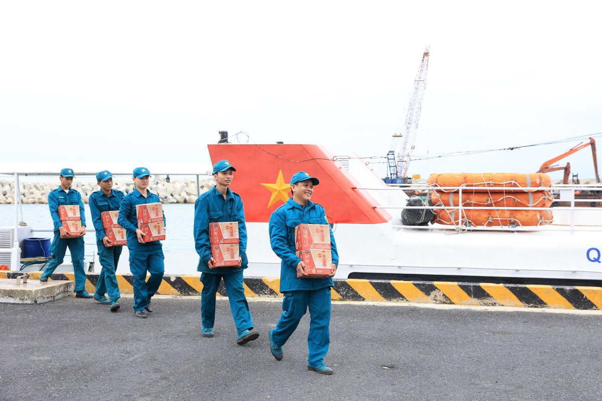 Nam Ngu cung ba con dao Ly Son don Tet noi dai niem vui-Hinh-4