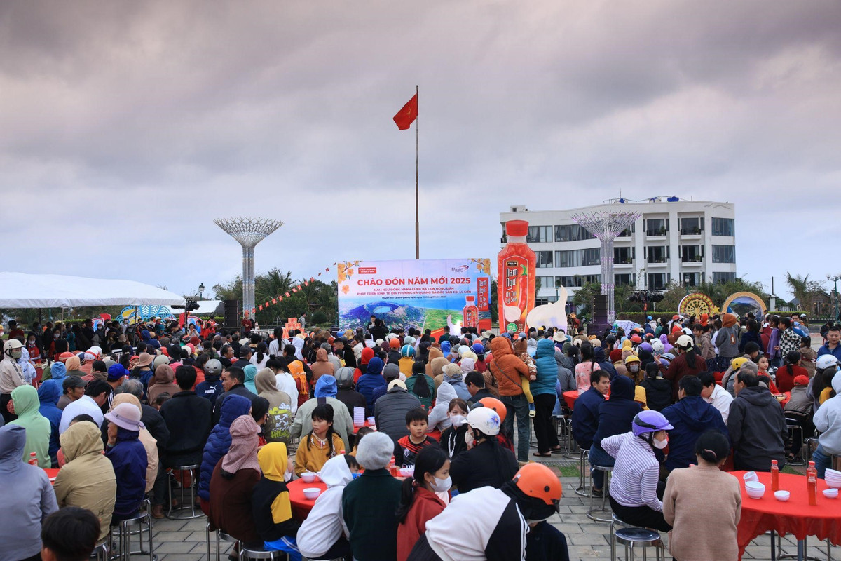 Nam Ngu cung ba con dao Ly Son don Tet noi dai niem vui-Hinh-5