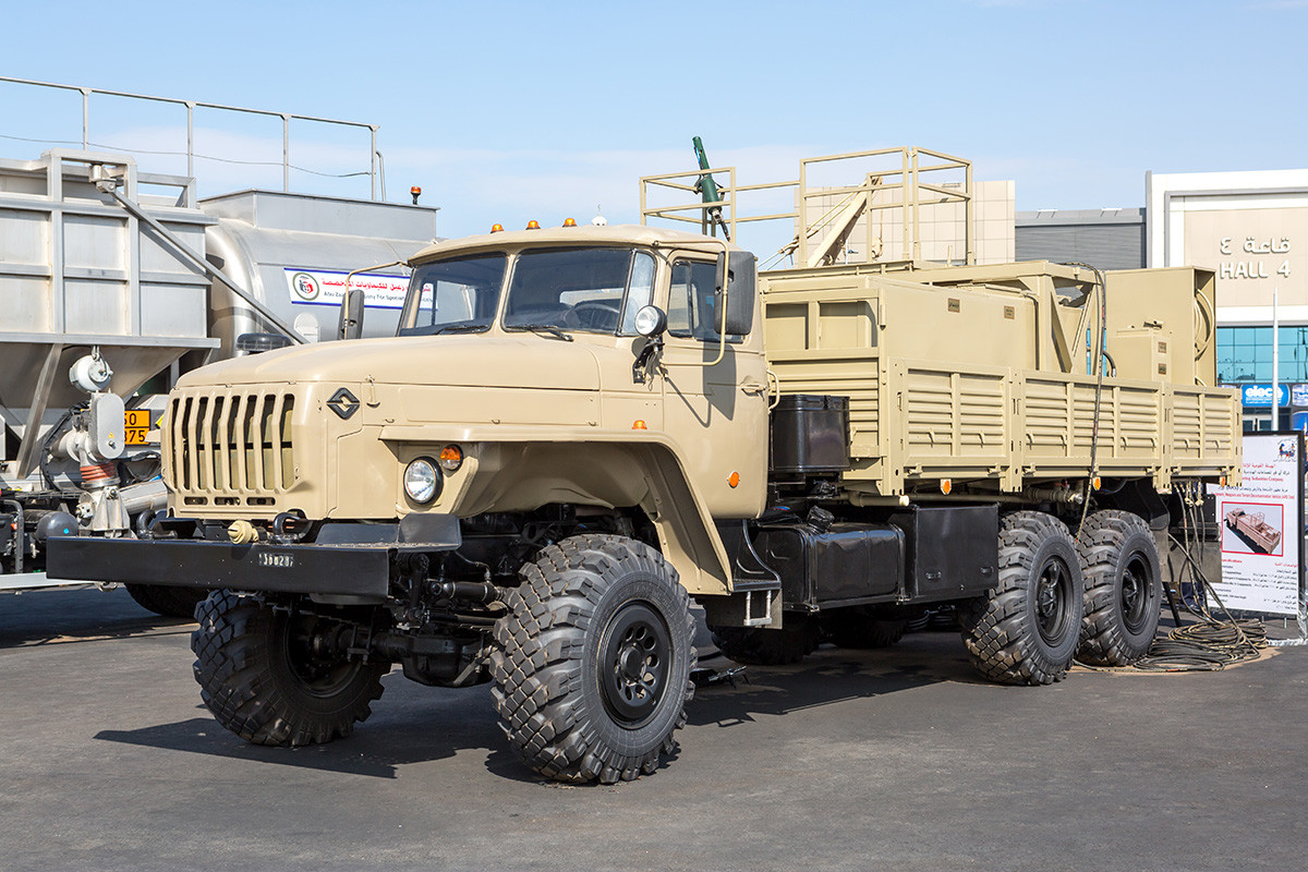 Xe tiếp nhiên liệu được Công ty công nghiệp kỹ thuật Abikir (Ai Cập) sản xuất trên cơ sở khung gầm Ural-4320 của Nga. Nguồn ảnh: Marina Lystseva