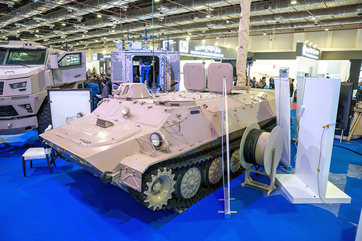 Phương tiện trinh sát tự hành hiện đại được Ai Cập phát triển sử dụng khung gầm xe MT-LB. Loại này được trang bị radar trinh sát mặt đất RS-20S lắp trên cột anten 10m; hệ thống quan sát quang - học với chỉ thị mục tiêu laser. Nguồn ảnh: Marina Lystseva