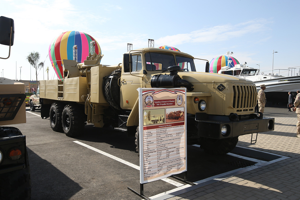 Lựu pháo tự hành 122mm được Ai Cập chế tạo trên cơ sở kết hợp xe Ural-4320-1911-30 với lựu pháo D-30 của Liên Xô. Nguồn ảnh: Marina Lystseva