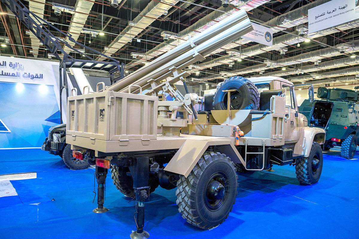 Pháo phản lực phóng loạt tự hành 122mm Sakr được Ai Cập chế tạo trên khung gầm xe vận tải Sadko GAZ-3308. Nguồn ảnh: Marina Lystseva