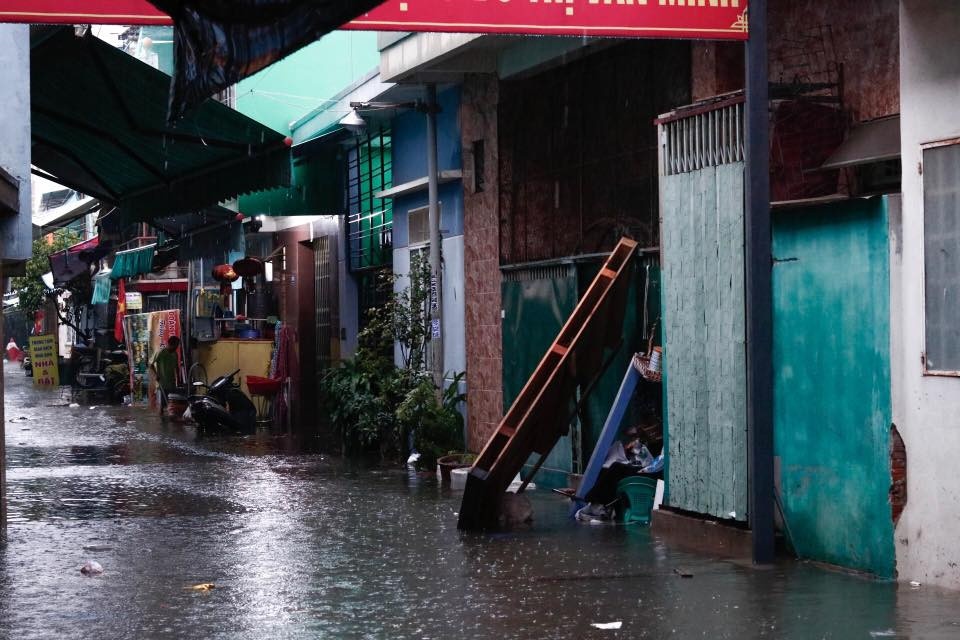 Đáng lưu ý, theo trung tâm dự báo khí tượng, trong 1-3 giờ tới khu vực Đà Nẵng tiếp tục có mưa vừa đến mưa to với lượng mưa từ 30-50m. Ảnh: Fanpage Your Đà Nẵng