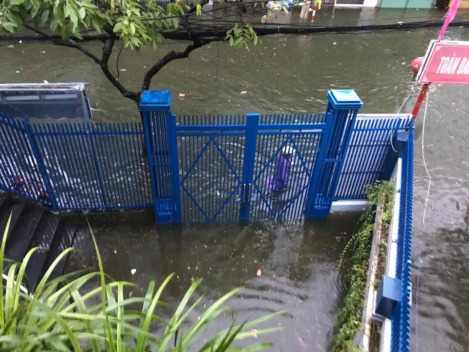 Cơn mưa lớn khiến người Đà Nẵng mất đi một ngày cuối tuần. Ảnh: Fanpage Your Đà Nẵng