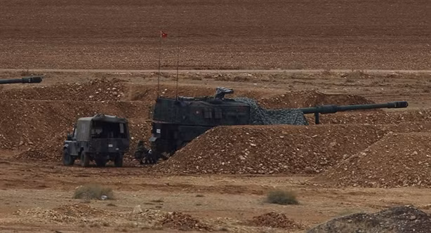 Điều làm nên tiếng tăm của pháo T-155 Fırtına là hệ thống điều khiển bắn kĩ thuật số thông minh - tính năng đẳng cấp của nó. Theo đó, hệ thống này sẽ cho phép pháo thủ bắn chính xác 3 viên vào cùng một khu vực trong vòng 15 giây.